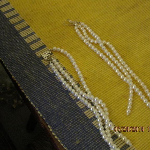 earrings - Picture 2 of 3